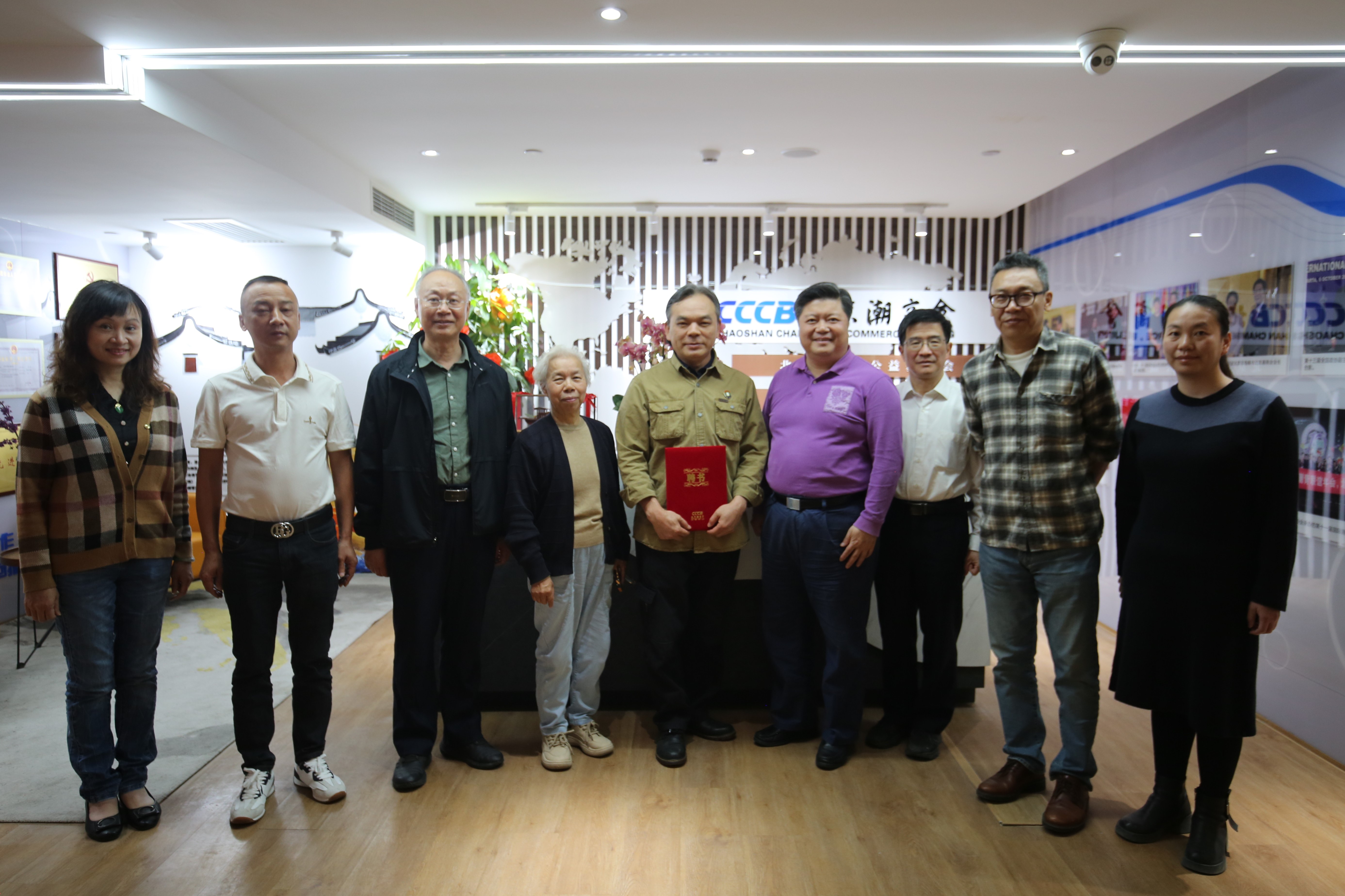 广东省陶瓷艺术大师王榕茂到访北京潮商会
