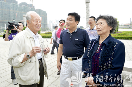 
【专访】黄旭华：默默无闻的中国核潜艇之父