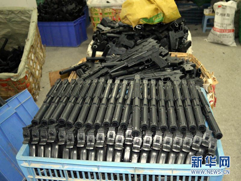 广东汕头澄海警方集中销毁32万支玩具仿真枪